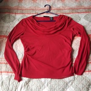 Rouge blouse with slimming design